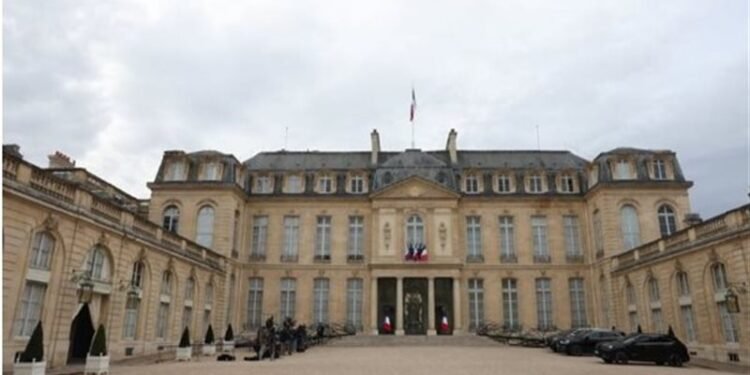 فضيحة في الإليزيه.. القبض على موظف وتاجر تحف بتهمة سرقة مقتنيات رئاسية نادرة