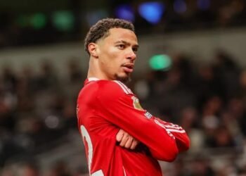 ليفربول يقهر توتنهام 2-1 في قمة الجولة 17 من الدوري الإنجليزي