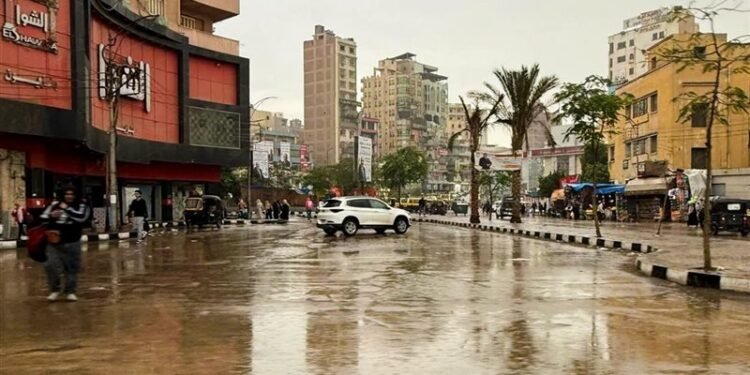 الأمطار تغرق شوارع المحلة بالغربية