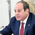 السيسي يكرّم أسر الشهداء ومصابي العمليات خلال الندوة التثقيفية الـ43