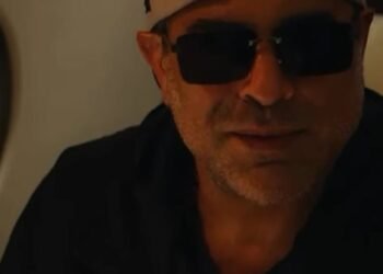 نجاة وائل كفوري من الموت بعد عطل فني ضرب طائرته