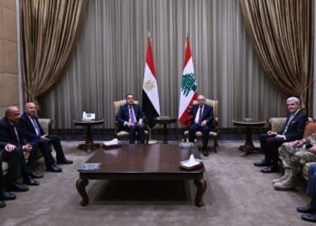 رئيس وزراء لبنان يستقبل مدبولي بمطار رفيق الحريري