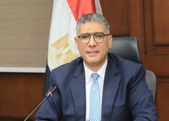 محافظ الجيزة للصحفيين عن عقار إمبابة المنهار: معنديش تصريحات.. البيت وقع وصورتوه