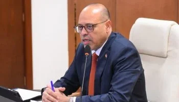 وزيرالعمل يسمح بحصول الأقباط على إجازة بأجر كامل في مناسباتهم الدينية