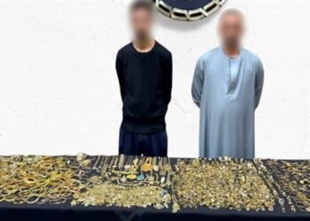 على طريقة لصوص لكن ظرفاء.. القبض على شخصين سرقا محل ذهب بالقاهرة