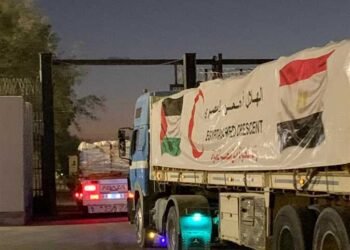 قافلة «زاد العزة» 106 تحمل آلاف الأطنان من المساعدات الإنسانية والإغاثية إلى غزة
