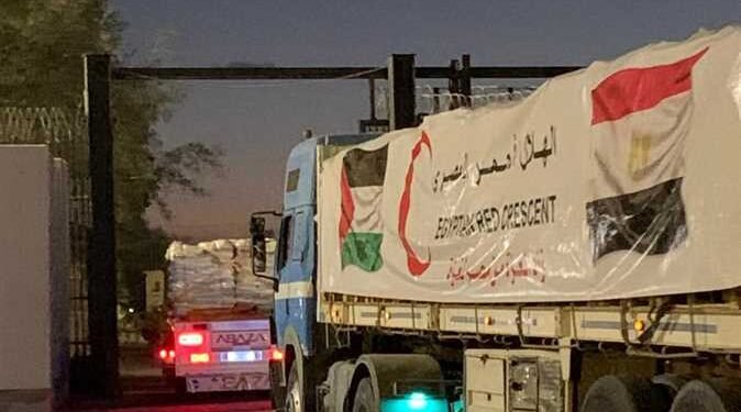 قافلة «زاد العزة» 106 تحمل آلاف الأطنان من المساعدات الإنسانية والإغاثية إلى غزة