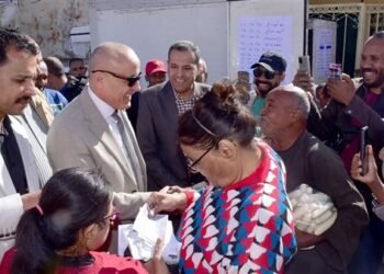 “مش معايا مصاريف مدرسة العيال”.. استجابة إنسانية عاجلة من محافظ الأقصر لمواطن