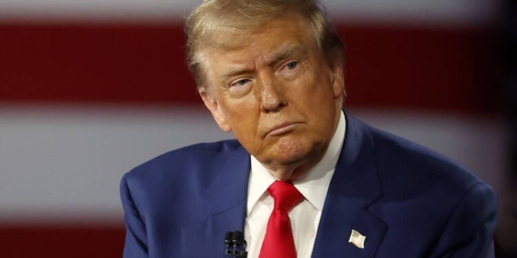 ترامب يهدد بتوجيه ضربة عسكرية ضد إيران ويطالب حماس بنزع سلاحها