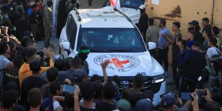 إذاعة الاحتلال: حماس تؤجل تسليم جثمان المحتجز إلى موعد لاحق