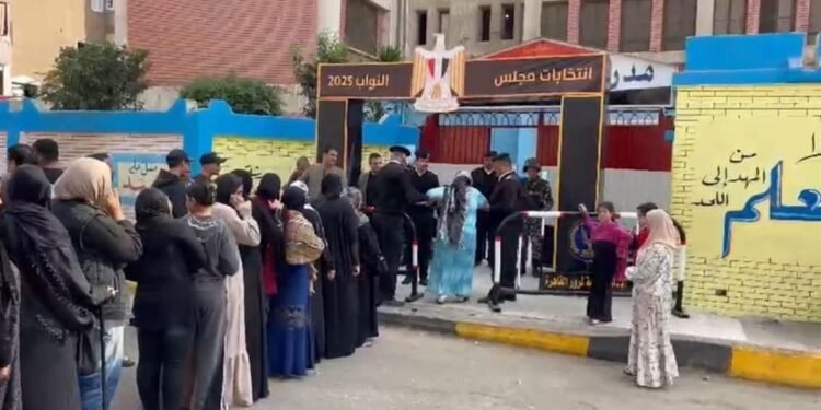 طوابير على لجان انتخابات مجلس النواب بالإسماعيلية