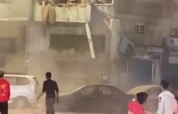 انتشال 4 مصابين من أسفل أنقاض عقار بولاق الدكرور، والحماية المدنية تواصل البحث عن ناجين