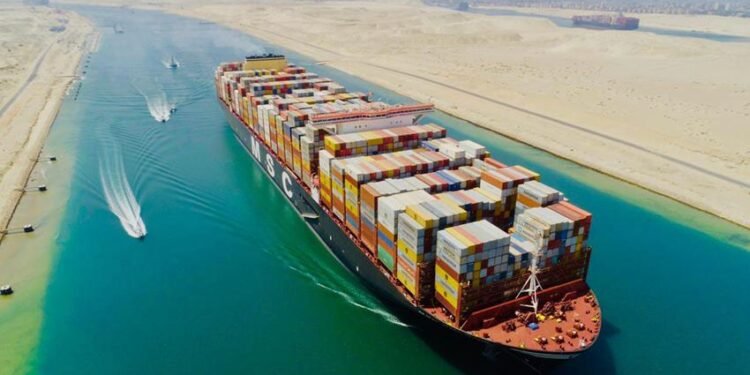 تحسن الملاحة بقناة السويس وزيادة الإيرادات إلى 1.97 مليار دولار منذ يوليو 2025