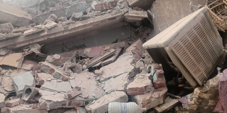 انهيار عقار ببركة الدماس في أسوان