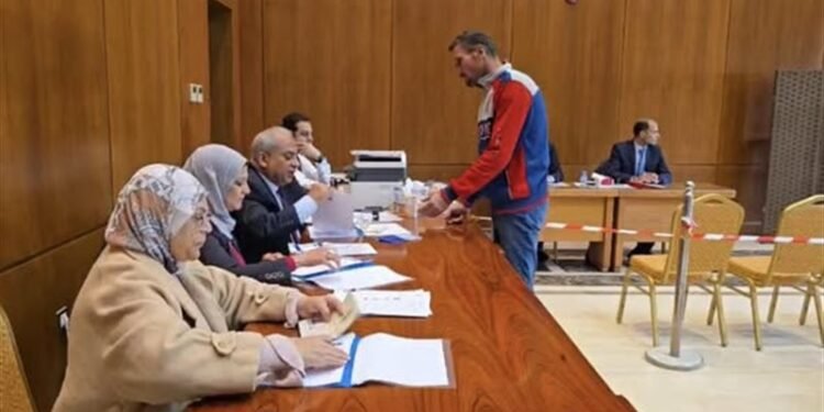 السفارة المصرية بالأردن تستقبل أبناء الجالية للتصويت