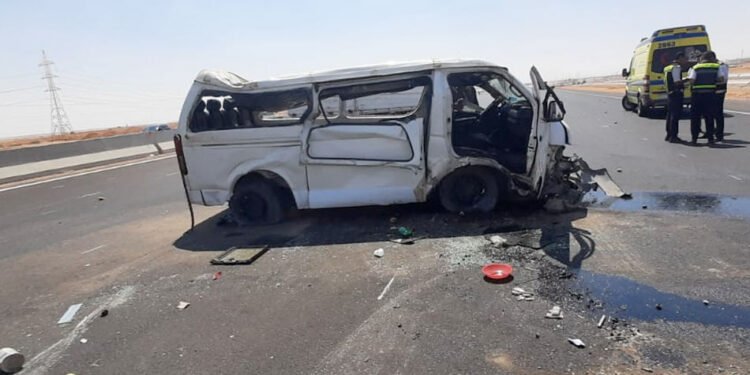 إصابة 14 شخصًا في انقلاب ميكروباص على الطريق الدولي شرق العريش
