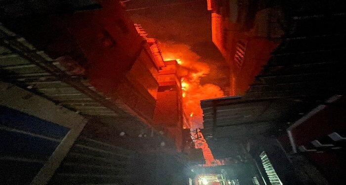 3 وفيات و10 مصابين في حريق كبير بسوق الخواجات بالمنصورة