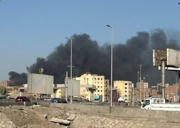 حريق بالقرب من نزلة المحور على الطريق الدائري بالقاهرة