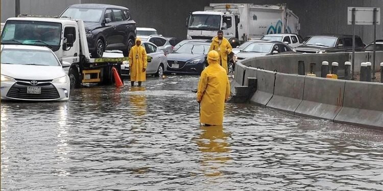توقف مهرجان البحر الأحمر السينمائي في جدة بسبب عاصفة رعدية وأمطار غزيرة