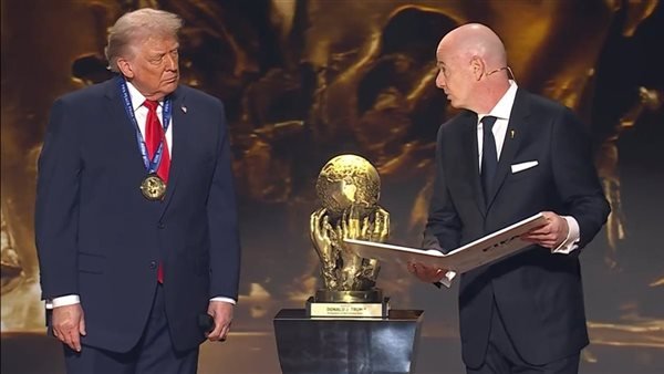 إنفانتينو يمنح ترامب جائزة فيفا للسلام على جهوده في الفترة الأخيرة