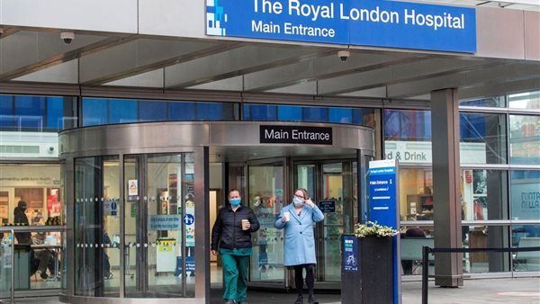 مكتب رئيس الوزراء البريطاني يحث المواطنين على ارتداء الكمامات