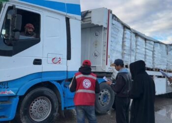 الهلال الأحمر يرسل أكثر من 14 ألف بطانية و15 ألف خيمة إلى غزة اليوم