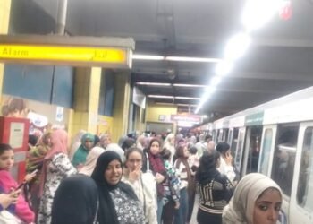 عطل مفاجئ في الخط الثاني للمترو يتسبب في شلل مؤقت بالمحطات