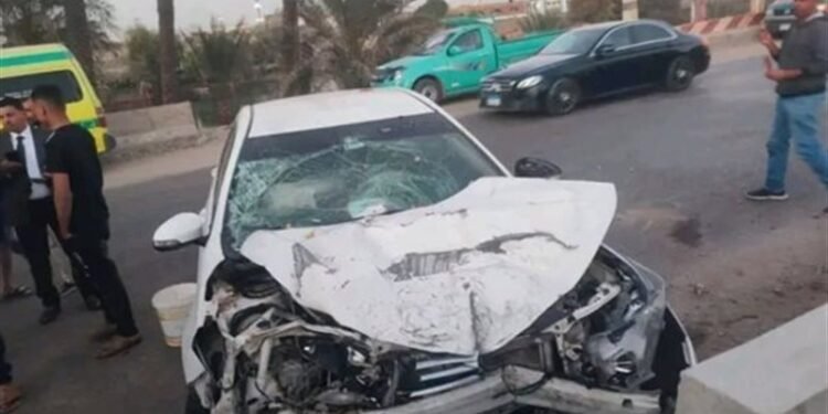 تصادم أتوبيس بـ 10 سيارات ملاكي أعلى الطريق السياحي بالجيزة