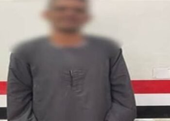 ضبط شخص لاتهامه بتوزيع مبالغ مالية على المواطنين للتصويت لصالح أحد المرشحين بقنا