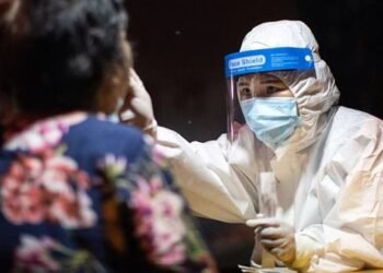 شبح كورونا يطل مجددًا.. 7 وفيات وأكثر من 100 إصابة بكوفيد في اليونان