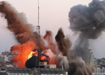 تحرك شاحنات قافلة المساعدات رقم 103 من مصر لغزة.. مسؤول أمريكي: الخلاف بين نتنياهو وترامب ليس كاملاً