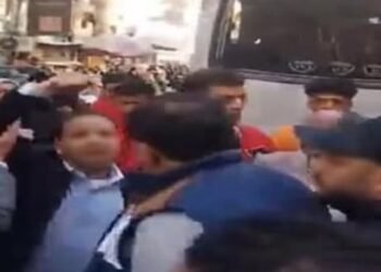 مشاجرة انتخابية بمركز شرطة إمبابة.. مرشحان يتبادلان السب والشتم بدعوى الرشاوى