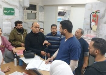 فرق الطب العلاجي تنفذ مرورًا مسائيًا على مستشفى سوهاج العام