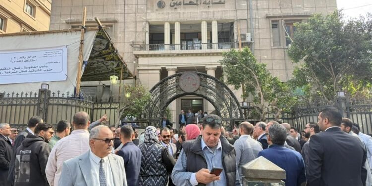 إقبال كثيف من المحامين للتصويت في الجمعية العمومية لزيادة المعاشات