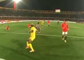 مباراة مصر وزيمبابوي.. شباك الفراعنة تتلقى الهدف الأول من خطأ دفاعي