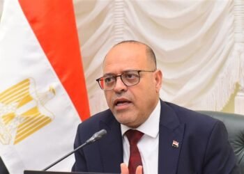 وزير العمل: صرف 200 ألف جنيه لأسرة المتوفى و20 ألفًا للمصاب بحادث طريق الواحات
