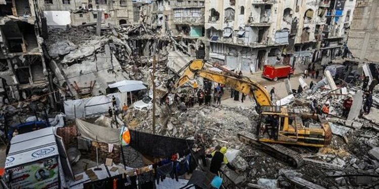 غارات إسرائيلية مكثفة وقصف بري وبحري يستهدف مناطق متفرقة بقطاع غزة