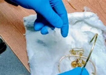 أطقم إسعاف القليوبية تسلّم مشغولات ذهبية لأسرة مصابي حادث طريق شبرا – بنها