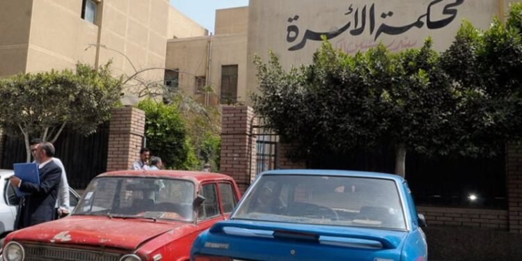 دعوى خلع أمام محكمة الأسرة بسبب رفض الزوج شراء “آيس كريم”