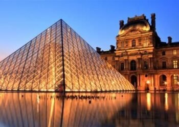 كارثة في متحف اللوفر.. فيضان يلتهم قسم الآثار المصرية ويتلف مئات الكتب