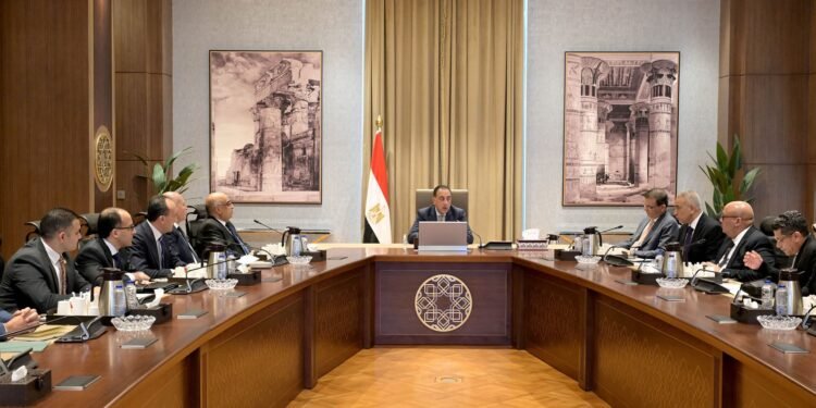 رئيس الوزراء يقود تحركات عاجلة لتذليل عقبات المستثمرين ودعم الاستثمارات الخليجية