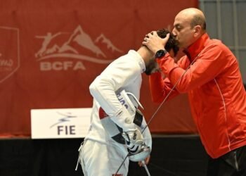 وزير الشباب والرياضة يهنئ البطل الأولمبي محمد السيد بعد تتويجه بذهبية كأس العالم لسلاح الإيبيه