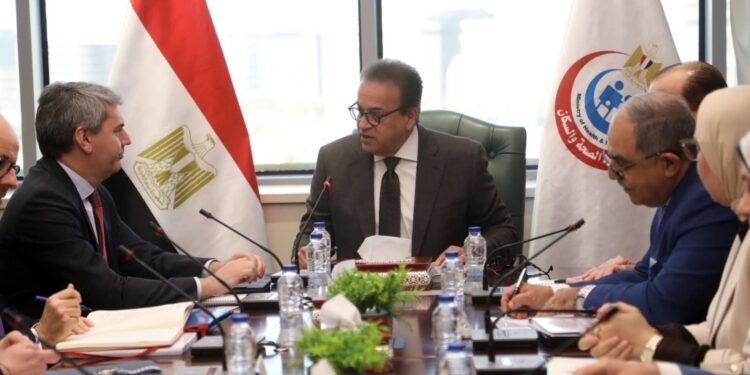 وزير الصحة يتابع تطورات الاتفاقيات الدولية لإنشاء مصنع اللقاحات متعدد المراحل