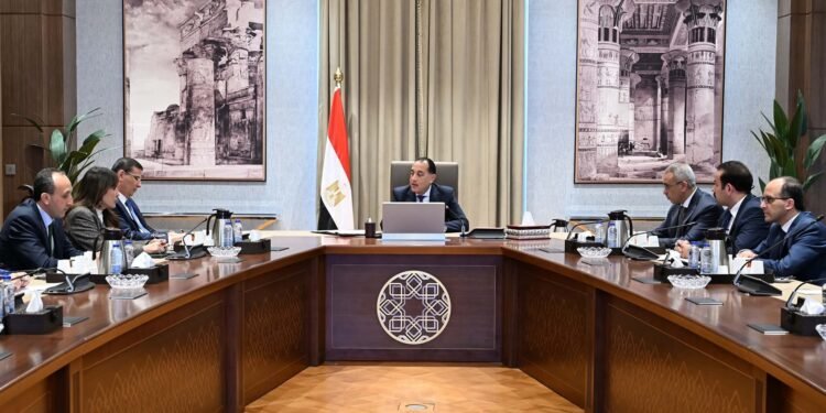 رئيس الوزراء: توفير السلع الأساسية للمواطنين بأسعار مناسبة وضخ كميات إضافية قبل رمضان