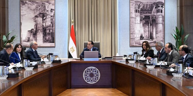 رئيس الوزراء: تنسيق كامل بين الوزارات لإنهاء ملف التعديات على نهر النيل بشكل نهائي