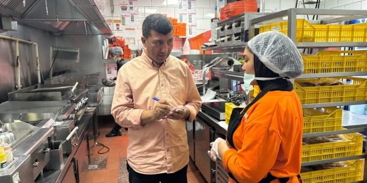 وزارة العمل: تحرير 463 محضرا لمنشآت لم تلتزم بتطبيق الحد الأدنى للأجور