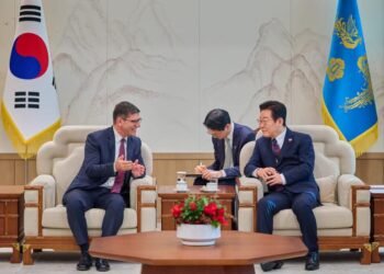 السفير المصري الجديد يقدم أوراق الاعتماد إلي رئيس جمهورية كوريا