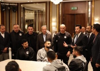 وزير الرياضة يؤازر المنتخب الوطني لكرة القدم ويحفز اللاعبين