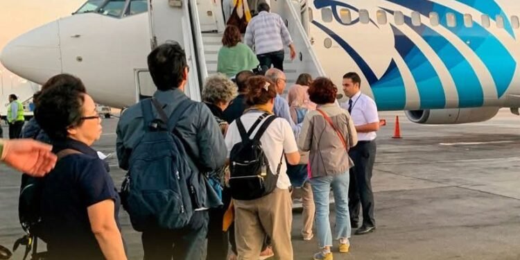 مجلس الوزراء يوضح حقيقة تجاوز رحلة جوية للطاقة الاستيعابية المقررة لعدد الركاب على متن الطائرة