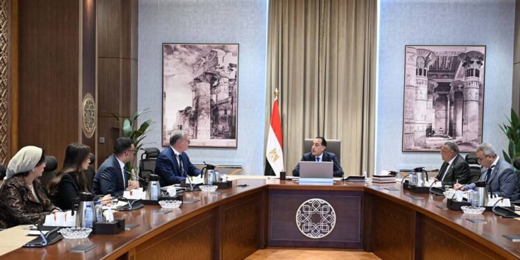 رئيس الوزراء: فرص واعدة في قطاعي التعدين والبترول بمنطقة المثلث الذهبي